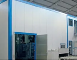 ¿Cuáles son las funciones del sistema de puerta remota eléctrica para la máquina de ladrillo?