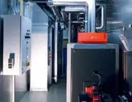 ¿Cómo mejora el sistema de control de temperatura de una máquina de ladrillos la estabilidad de la producción?